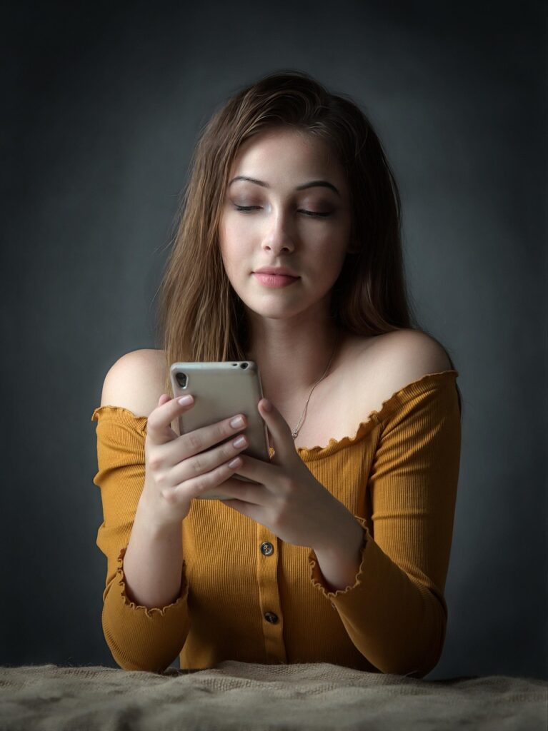 girl, telephone, smartphone, beauty, portrait, communication, technology, contact, media, people, face, relationship, instagram, facebook, sms, internet, magda, instagram, instagram, instagram, instagram, instagram